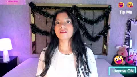 Snapshot of candys_victoria chatting on 12.17.25 Candys Victoria online show from 12.17.25