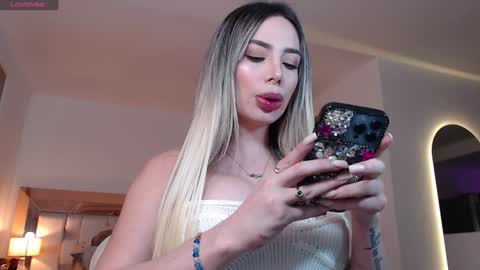 Snapshot of candyshe chatting on 01.10.25 Shenoa Jimenez online show from 01.10.25