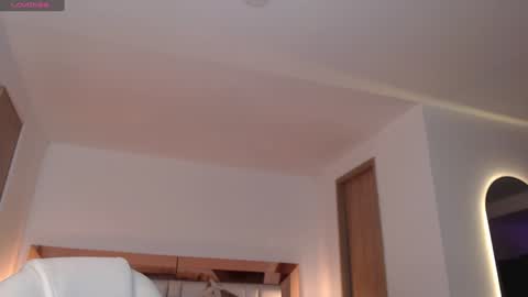 Snapshot of candyshe chatting on 01.12.25 Shenoa Jimenez online show from 01.12.25