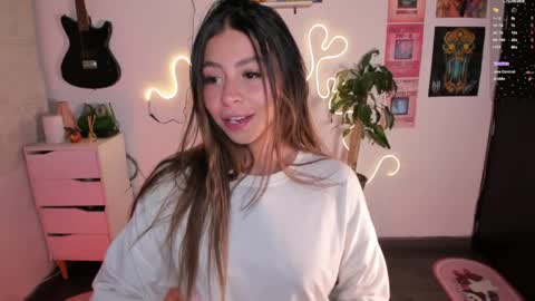 Snapshot of candyxpeach chatting on 05.20.26 Camilla online show from 05.20.26