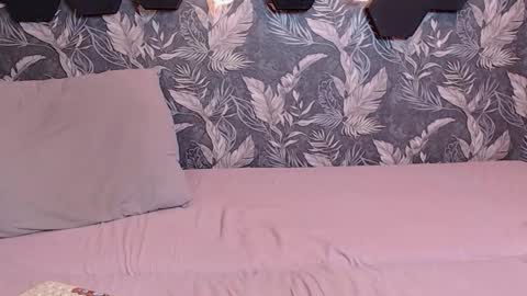 Mia online show from 11.20.25