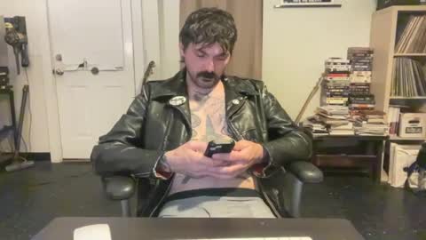 Snapshot of cantleavethehouse chatting on 12.29.24 cantleavethehouse online show from 12.29.24