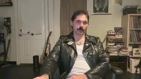 Snapshot of cantleavethehouse chatting on 01.01.25 cantleavethehouse online show from 01.01.25