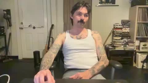 Snapshot of cantleavethehouse chatting on 01.02.25 cantleavethehouse online show from 01.02.25