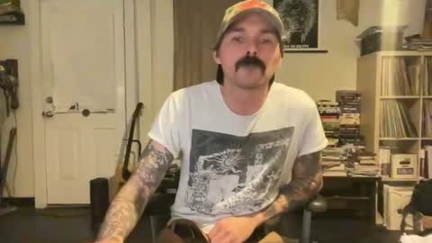 Snapshot of cantleavethehouse chatting on 01.04.25 cantleavethehouse online show from 01.04.25