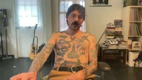 Snapshot of cantleavethehouse chatting on 01.10.25 cantleavethehouse online show from 01.10.25