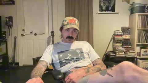 Snapshot of cantleavethehouse chatting on 02.10.25 cantleavethehouse online show from 02.10.25