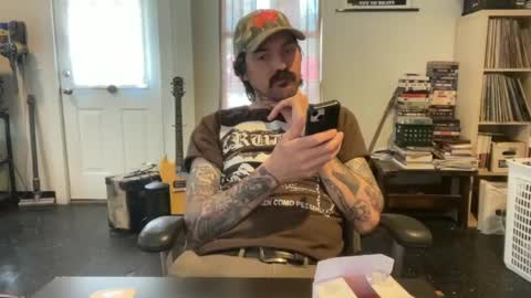 Snapshot of cantleavethehouse chatting on 02.23.25 cantleavethehouse online show from 02.23.25