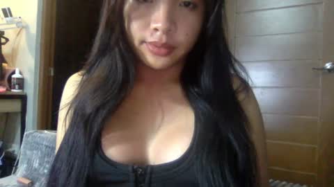 Snapshot of captivatingyumi chatting on 06.27.26 Yumi Aera online show from 06.27.26