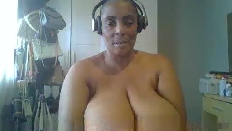 candylious81 online show from 01.14.25