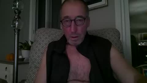 Caressluving online show from 11.12.25