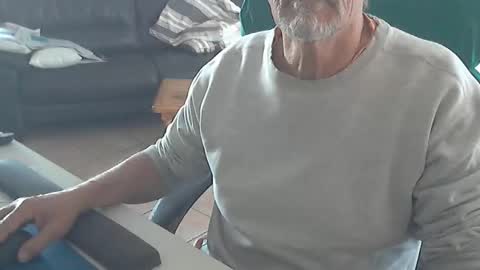 Snapshot of cargo69 chatting on 10.12.25 cargo69 online show from 10.12.25