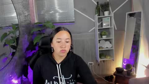 Snapshot of carla_parissii chatting on 01.29.25 Carla online show from 01.29.25