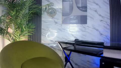 Snapshot of carla_parissii chatting on 02.13.25 Carla online show from 02.13.25