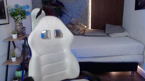 Snapshot of carla_parissii chatting on 02.27.25 Carla online show from 02.27.25