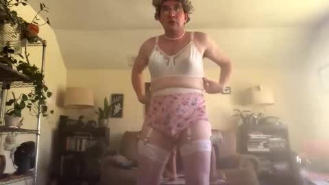 Snapshot of carlacee chatting on 11.13.25 carlacee online show from 11.13.25