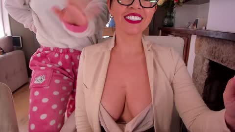 Snapshot of carlaconnortv chatting on 01.18.25 Carla Connor online show from 01.18.25