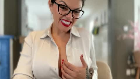 Snapshot of carlaconnortv chatting on 10.08.25 Carla Connor online show from 10.08.25