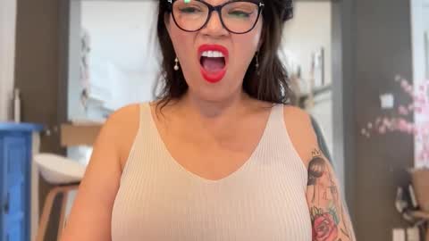 Snapshot of carlaconnortv chatting on 10.10.25 Carla Connor online show from 10.10.25