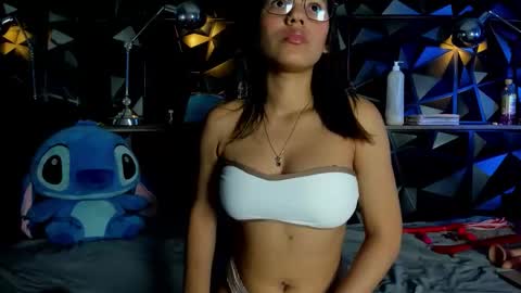 Snapshot of carlamarrinson chatting on 12.15.25 carlamarrinson online show from 12.15.25