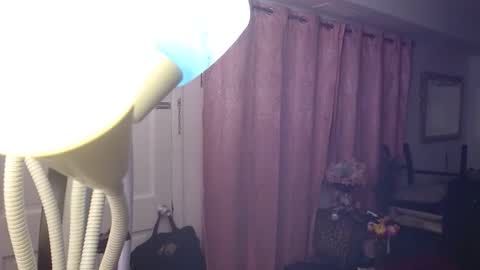 Snapshot of carliecreams chatting on 11.22.25 Carlie online show from 11.22.25