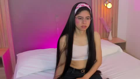 Snapshot of carlina_15 chatting on 05.26.26 C A R L I N A online show from 05.26.26