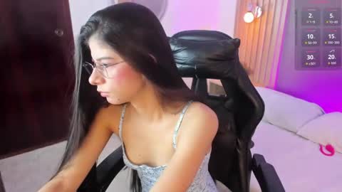 Snapshot of carlina_15 chatting on 05.29.26 C A R L I N A online show from 05.29.26