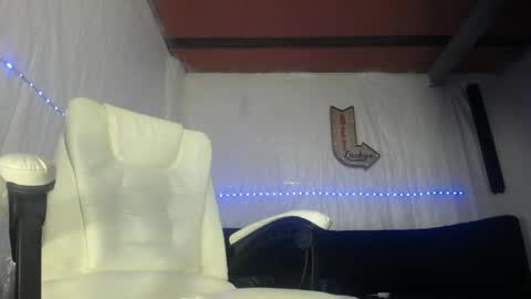 Snapshot of carlo_yates27 chatting on 06.07.26 carlo yates thx for help me to reach 100 thumps up online show from 06.07.26