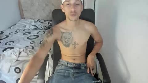 Snapshot of carlossmi01 chatting on 10.01.25 carlossmi01 online show from 10.01.25