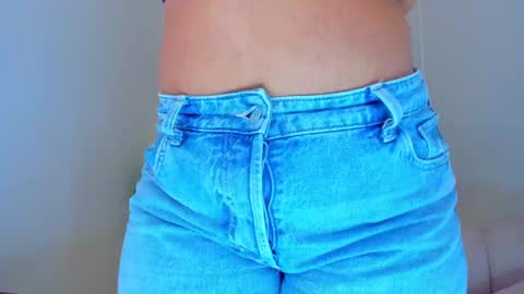 Snapshot of carlota_peach chatting on 01.04.25 Andrea online show from 01.04.25