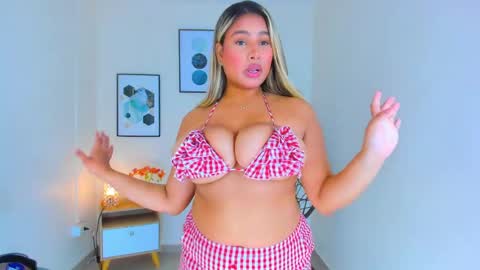 Snapshot of carlota_peach chatting on 03.07.25 Andrea online show from 03.07.25