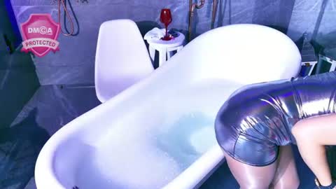 Snapshot of carlotta_ricci chatting on 06.11.26 Carla Carla I am sensual goddes and i was born for loveworshipping and enjoyment. online show from 06.11.26