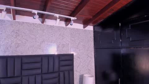 Snapshot of caro_martinezz chatting on 12.12.24    online show from 12.12.24