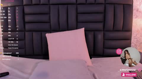 Snapshot of caro_martinezz chatting on 12.24.24    online show from 12.24.24