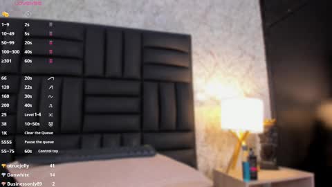 Snapshot of caro_martinezz chatting on 03.06.25    online show from 03.06.25