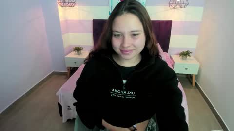 Snapshot of carol_pinter chatting on 03.11.25 Carol  online show from 03.11.25