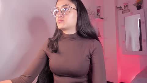 Snapshot of caroliine__ chatting on 09.24.25 Caroline online show from 09.24.25