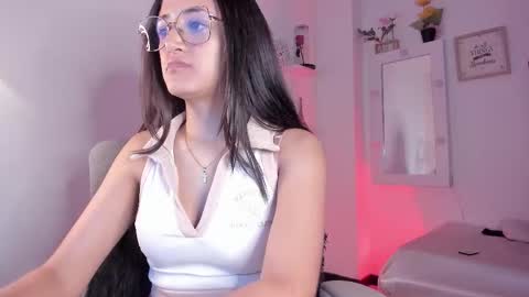 Snapshot of caroliine__ chatting on 10.05.25 Caroline online show from 10.05.25