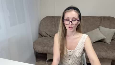 Snapshot of carolin_rogers chatting on 11.17.25 Carolin online show from 11.17.25