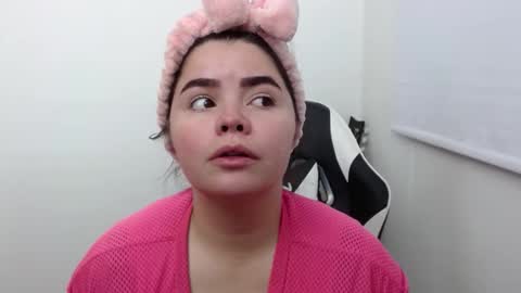 Snapshot of carolina_lee12 chatting on 11.24.25 carolina online show from 11.24.25