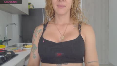 Snapshot of carolina_zaens chatting on 04.29.26 carolina_zaens online show from 04.29.26