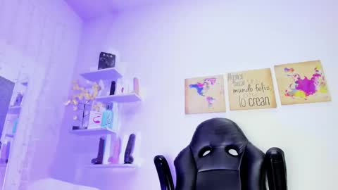 Snapshot of carolinaa_pretty chatting on 03.09.25 Carolina online show from 03.09.25