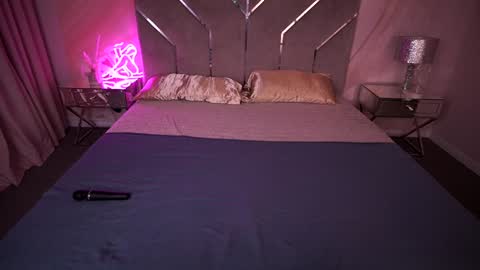 Snapshot of carolinadia chatting on 01.22.25 carolinadia online show from 01.22.25