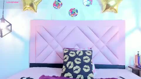 Snapshot of caroline_daring chatting on 06.22.26 caroline daring online show from 06.22.26
