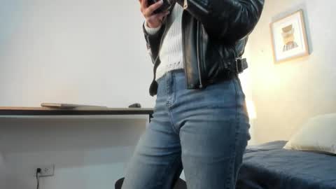 Snapshot of caroline_dh chatting on 02.10.26 Caroline online show from 02.10.26