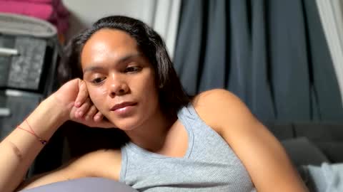 caroline_east online show from 04.11.26