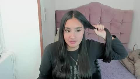 Snapshot of caroline_rodriguez_9 chatting on 10.04.25 caroline_rodriguez_9 online show from 10.04.25
