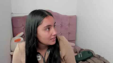 Snapshot of caroline_rodriguez_9 chatting on 10.16.25 caroline_rodriguez_9 online show from 10.16.25