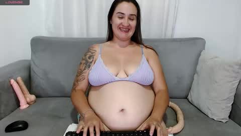 Snapshot of carolinefantasy_ chatting on 10.07.25 Caroline online show from 10.07.25