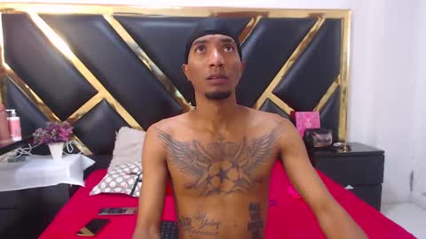 Snapshot of caroyandy3 chatting on 11.22.25 caro y andy online show from 11.22.25